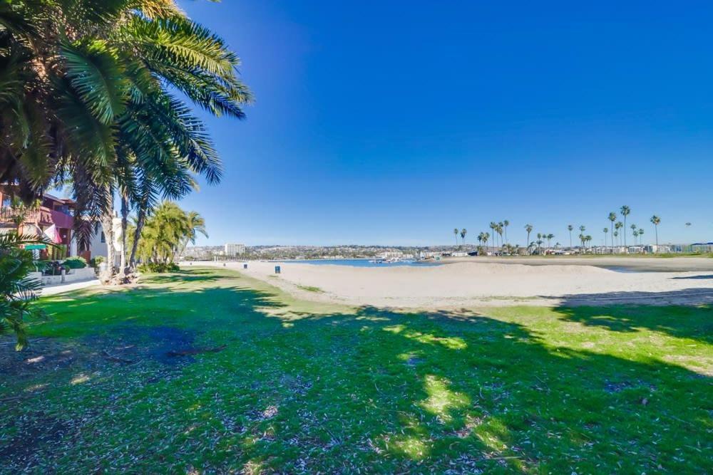 Вілла 1 Block To Ocean & Bay Steps To Belmont Park Сан-Дієго Екстер'єр фото